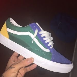 Yacht club vans